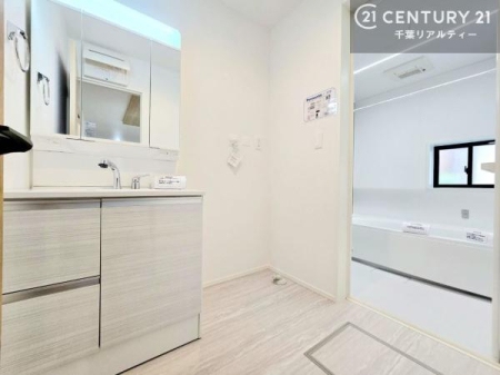 ���ʑ�E���ʏ� �O�ʋ��d�l�̐��ʏ��́A�g�����Ȃ݂����₷������I���͎��[�ɂȂ��Ă��܂��B�h���C���[�₨���ϓ����Еt������̂Ő��ʑ������X�b�L���ƌ����邱�Ƃ��o���܂��I