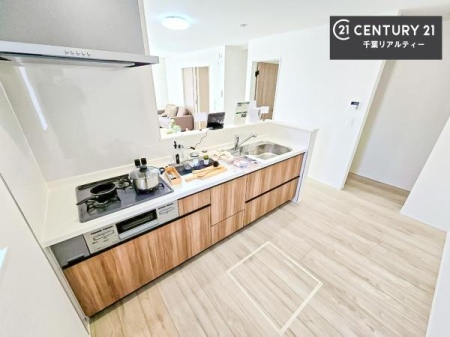 �L�b�`�� ��l�C�̑Ζʎ��V�X�e���L�b�`�����̗p���Ă��܂��I���Ƒ��̃R�~���j�P�[�V���������R�Ƒ�����݌v�ł��B
���q�l�ɂ��ڂ��͂��̂Ŋ������ł��ˁB�L�X�g���ĉ��K�ɍ�Ƃ��i�݂܂��B