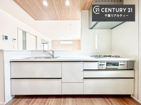 �L�b�`�� ���[�X�y�[�X���[�����Ă���A�L�b�`���܂�����������ƕۂ��Ȃ���A�L�X�Ƃ��������X�y�[�X���m�ہB���K�ȍ�Ɗ��ŁA�����̂����������X���[�Y�ɂ͂��ǂ�܂��B