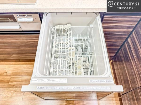 �L�b�`�� �H��@�t���̃L�b�`���ł��I�Z���������r��h�~�Ƃ��đ�ϊ��􂷂�֗��Ȏd�l�ł��I�r���g�C���Ȃ̂ŃL�b�`���̏ꏊ����炸�����X�y�[�X���L���g�����Ƃ��o���܂��I