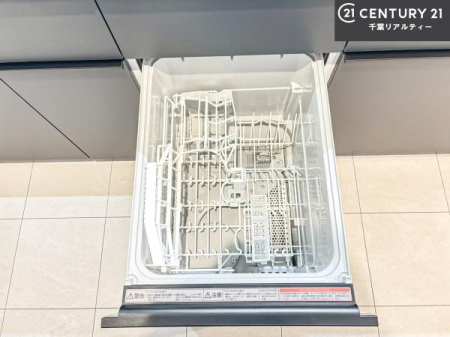 �L�b�`�� �H��@�t���̃L�b�`���ł��I�Z���������r��h�~�Ƃ��đ�ϊ��􂷂�֗��Ȏd�l�ł��I�r���g�C���Ȃ̂ŃL�b�`���̏ꏊ����炸�����X�y�[�X���L���g�����Ƃ��o���܂��I