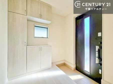 ���� �V���[�Y�{�b�N�X�t���Ȃ̂ŁA���ւ��Еt�����|�������₷���ł��I
�X�b�L���������ւŌ˂��J�����u�ԁA�������̂���S�n������Ԃ��o�}���Ă���܂��B
