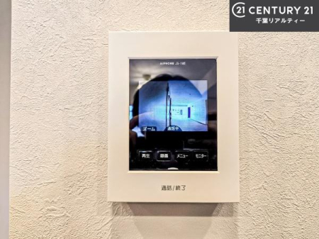 ���̑����� TV���j�^�[�t���C���^�[�z��������A�K��҂��f���Ŋm�F���Ă���Ή��ł��邽�߁A�h�Ɩʂ����S�ł��B���q�l�̂�����Ԏ��ɂ��S�����A���Ƒ��̈��S�E���S�ȕ�炵���T�|�[�g���܂��B