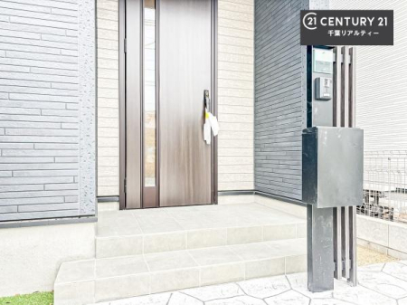 ���̑����n �쓹�H�ɖʂ������n�Ɍ��V�z�ˌ��āB�z������̗ǂ����ő���Ɋ��������݌v�ŁA�����͎��R���������Ղ�Ǝ����ɍ������݁A���邭�J���I�ȏZ��Ԃ��������Ă��܂��B