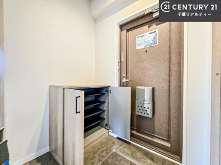 ���� �V���[�Y�{�b�N�X�t���B���ւ��Еt�����|�������₷���ł��I
�X�b�L���������ւŌ˂��J�����u�ԁA�������̂���S�n������Ԃ��o�}���Ă���܂��B