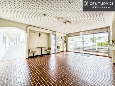 �G���g�����X �z������̗ǂ��G���g�����X�́A���Ƒ��₨�q�l���������}���Ă���܂��B
�����̕�炵�ɐS�n�悳�������炵�Ă�����Ԃł��B