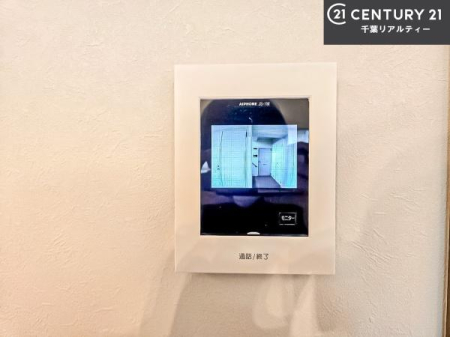 ���̑����� TV���j�^�[�t���C���^�[�z��������A�K��҂��f���Ŋm�F���Ă���Ή��ł��邽�߁A�h�Ɩʂ����S�ł��B���q�l�̂�����Ԏ��ɂ��S�����A���Ƒ��̈��S�E���S�ȕ�炵���T�|�[�g���܂��B