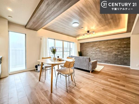 ���r���O �J�����̂���L�XLDK�I�\�t�@�[��_�C�j���O�e�[�u����u���Ă������ɂȂ�Ȃ��̂ŉ��K�ɉ߂����܂��I�R�~���j�P�[�V���������₷�����r���O�ł��I