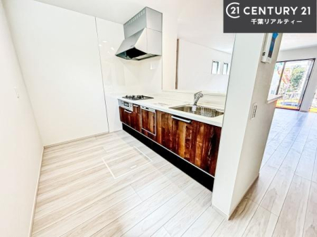 �L�b�`�� ��Ƃ肠�钲���X�y�[�X�ō�Ƃ����₷�����K�ȃL�b�`���ł��I
���q�l�ƈꏏ�ɂ��َq������y���߂�L�X�X�y�[�X�ł��B�y�����������ԂɂȂ肻���ł��ˁI