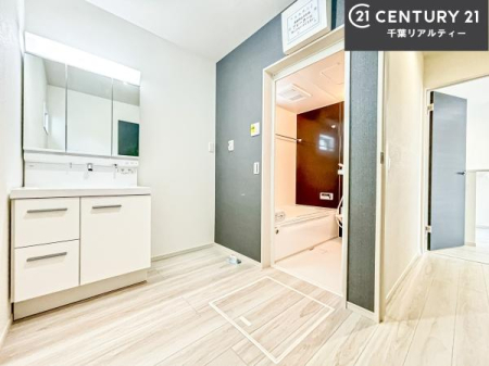 ���ʑ�E���ʏ� �O�ʋ��d�l�̐��ʏ��́A�g�����Ȃ݂����₷������I���͎��[�ɂȂ��Ă��܂��B�h���C���[�₨���ϓ����Еt������̂Ő��ʑ������X�b�L���ƌ����邱�Ƃ��o���܂��I