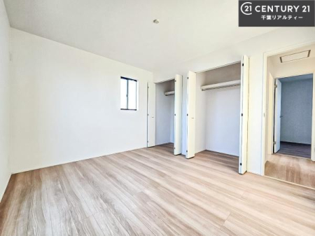 �Q�� �D���������������ޗm���́A���̖ڊo�߂��C�������ǂ������ł��ˁB���������Ԃ��������Ɖ߂������Ƃ��ł��܂��B�D�����F�����̃t���[�����O���ǂ�ȉƋ�ɂ��}�b�`���܂��I