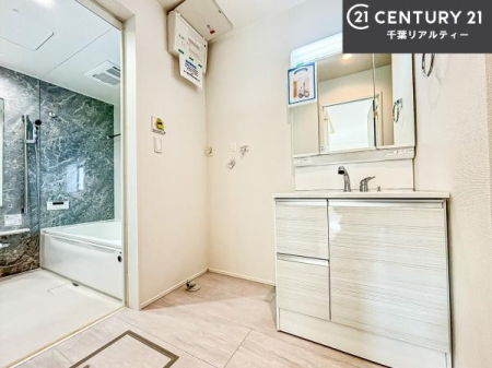 ���ʑ�E���ʏ� �O�ʋ��d�l�̐��ʏ��́A�g�����Ȃ݂����₷������I���͎��[�ɂȂ��Ă��܂��B�h���C���[�₨���ϓ����Еt������̂Ő��ʑ������X�b�L���ƌ����邱�Ƃ��o���܂��I