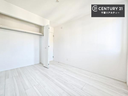 �q������ ���[�X�y�[�X���������Ă���A�ߗނ₨������A�w�p�i�Ȃǂ��������萮���ł��܂��B���������L���g���邽�߁A���K�Ő������Z��Ԃ��������܂��B