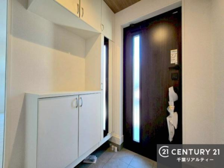 ���� ���ւ̃V���[�Y�{�b�N�X�́A���[�͗ǍD�ŌC���������萮���ł��邾���łȂ��A�㕔������I�Ƃ��Ċ��p�\�B���C�ɓ���̏�����O���[����u���΁A���q���}���邨�����ȋ�ԂɎd�オ��܂��I