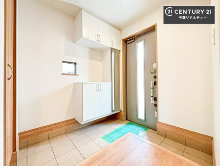 ���� �V���[�Y�{�b�N�X�t���Ȃ̂ŁA���ւ��Еt�����|�������₷���ł��I
�X�b�L���������ւŌ˂��J�����u�ԁA�������̂���S�n������Ԃ��o�}���Ă���܂��B