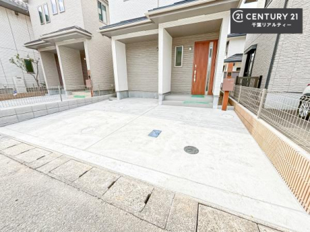 ���ԏ� ���ԃX�y�[�X��2�䕪����܂��I�Z�J���h�J�[�͂������A�o�C�N�⎩�]�ԂȂǂ��u���ꏊ�ɍ���܂���B