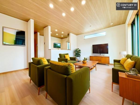 ���r���O �Ƌ��CG�p�[�X�ł��B�J�����̂���L�XLDK�I�\�t�@�[��_�C�j���O�e�[�u����u���Ă������ɂȂ�Ȃ��̂ŉ��K�ɉ߂����܂��I