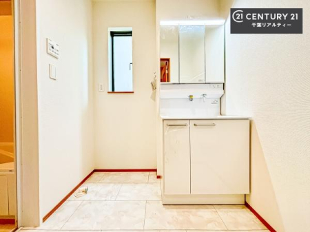 ���ʑ�E���ʏ� �O�ʋ��d�l�̐��ʏ��́A�g�����Ȃ݂����₷������I���͎��[�ɂȂ��Ă��܂��B�h���C���[�₨���ϓ����Еt������̂Ő��ʑ������X�b�L���ƌ����邱�Ƃ��o���܂��I