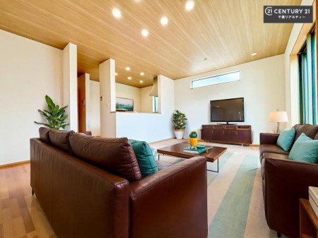 ���r���O �Ƌ��CG�p�[�X�ł��B�J�����̂���L�XLDK�I�\�t�@�[��_�C�j���O�e�[�u����u���Ă������ɂȂ�Ȃ��̂ŉ��K�ɉ߂����܂��I