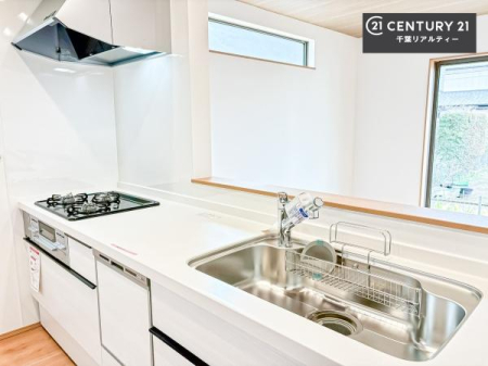 �L�b�`�� ��l�C�̑Ζʎ��V�X�e���L�b�`�����̗p���Ă��܂��I���Ƒ��̃R�~���j�P�[�V���������R�Ƒ�����݌v�ł��B
���q�l�ɂ��ڂ��͂��̂Ŋ������ł��ˁI�L�X�g���ĉ��K�ō�Ƃ��i�݂܂��B