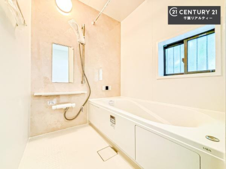 ���� �������������l�̕��͋C�̃o�X���[���́A�����o�Ă��ăo�X�^�C�����[���I
���d���撣���Ă��邲�J���ɂ��D�݂̓����̓����܂����āA�y����ł݂Ă͂������ł��傤���H