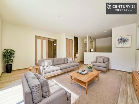 ���r���O �Ƌ�́ACG�p�[�X�傫�ȑ����炽���Ղ�̗z���������閾�邢���r���O�B�J�����̂��郊�r���O�ŉƑ��c���̂��났�̎��Ԃ��߂����܂��I�����̂����w�\�ł��I���񌻒n�ŗz������Ȃǂ��̊����������܂��I