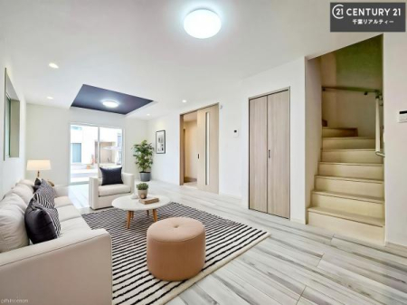 ���r���O �Ƌ�́ACG�p�[�X�ł��B��؂ȉƑ����W�܂邩�炱��LDK�ɂ͂�����肽���B
�q�����������C�ɏ΂��Ȃ��瑖�����Ă���p�����������u�L���Ƃɂ��ėǂ������v�Ǝv���u�Ԃł��B