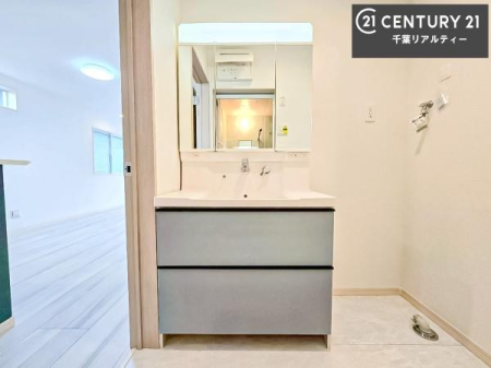 ���ʑ�E���ʏ� �O�ʋ��d�l�̐��ʏ��́A�g�����Ȃ݂����₷������I���͎��[�ɂȂ��Ă��܂��B�h���C���[�₨���ϓ����Еt������̂Ő��ʑ������X�b�L���ƌ����邱�Ƃ��o���܂��I