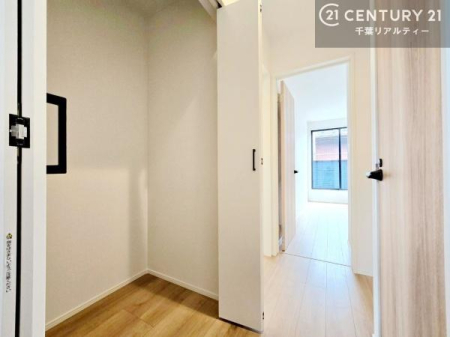 ���[ �z�[���ɂ́A���[��ݒu�B
����ꂽ�X�y�[�X�Ȃ������g���ɂ��傤�Ǘǂ��T�C�Y���ł��B
������W�����A��������Ƃ�����炵���T�|�[�g���܂��B