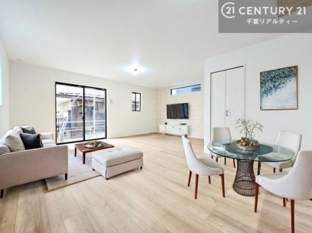 ���r���O �Ƌ��CG�p�[�X�ł��B�J�����̂���L�XLDK�I�\�t�@�[��_�C�j���O�e�[�u����u���Ă������ɂȂ�Ȃ��̂ŉ��K�ɉ߂����܂��I�R�~���j�P�[�V���������₷�����r���O�ł��I