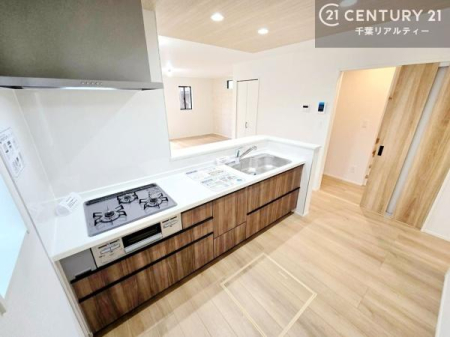 �L�b�`�� ��l�C�̑Ζʎ��V�X�e���L�b�`�����̗p���Ă��܂��I���Ƒ��̃R�~���j�P�[�V���������R�Ƒ�����݌v�ł��B
���q�l�ɂ��ڂ��͂��̂Ŋ������ł��ˁB���[�͂�����܂��I