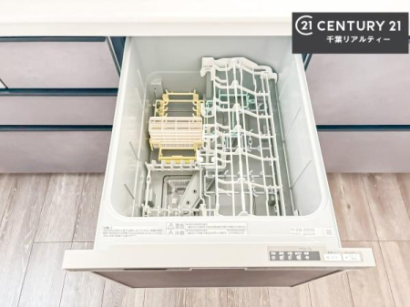 �L�b�`�� �H��@�t���̃L�b�`���ł��I�Z���������r��h�~�Ƃ��đ�ϊ��􂷂�֗��Ȏd�l�ł��I�r���g�C���Ȃ̂ŃL�b�`���̏ꏊ����炸�����X�y�[�X���L���g�����Ƃ��o���܂��I