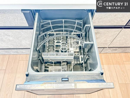 �L�b�`�� �H��@�t���̃L�b�`���ł��I�Z���������r��h�~�Ƃ��đ�ϊ��􂷂�֗��Ȏd�l�ł��I�r���g�C���Ȃ̂ŃL�b�`���̏ꏊ����炸�����X�y�[�X���L���g�����Ƃ��o���܂��I