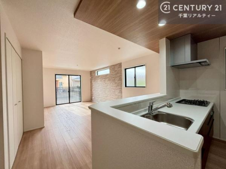 �L�b�`�� ��Ƃ肠�钲���X�y�[�X�ō�Ƃ����₷�����K�ȃL�b�`���ł��I
���q�l�ƈꏏ�ɂ��َq������y���߂�L�X�X�y�[�X�ł��B�y�����������ԂɂȂ肻���ł��ˁI