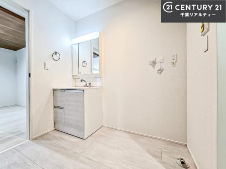 ���ʑ�E���ʏ� �O�ʋ��d�l�̐��ʏ��́A�g�����Ȃ݂����₷������I���͎��[�ɂȂ��Ă��܂��B�h���C���[�₨���ϓ����Еt������̂Ő��ʑ������X�b�L���ƌ����邱�Ƃ��o���܂��I