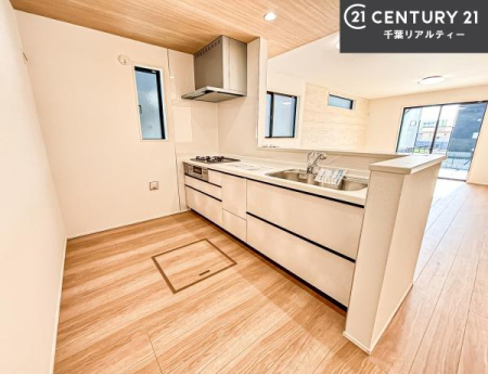 �L�b�`�� ��Ƃ肠�钲���X�y�[�X�ō�Ƃ����₷�����K�ȃL�b�`���ł��I
���q�l�ƈꏏ�ɂ��َq������y���߂�L�X�X�y�[�X�ł��B�y�����������ԂɂȂ肻���ł��ˁI