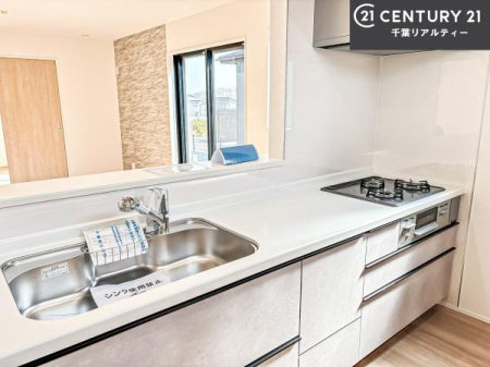 �L�b�`�� ��l�C�̑Ζʎ��V�X�e���L�b�`�����̗p���Ă��܂��I���Ƒ��̃R�~���j�P�[�V���������R�Ƒ�����݌v�ł��B
���q�l�ɂ��ڂ��͂��̂Ŋ������ł��ˁB�L�X�g���ĉ��K�ɍ�Ƃ��i�݂܂��B