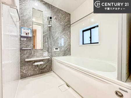 ���� �������������l�̕��͋C�̃o�X���[���́A�����o�Ă��ăo�X�^�C�����[���I
���d���撣���Ă��邲�J���ɂ��D�݂̓����̓����܂����āA�y����ł݂Ă͂������ł��傤���H