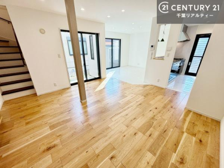 ���r���O �J�����̂���L�XLDK�I�\�t�@�[��_�C�j���O�e�[�u����u���Ă������ɂȂ�Ȃ��̂ŉ��K�ɉ߂����܂��I�R�~���j�P�[�V���������₷�����r���O�ł��B