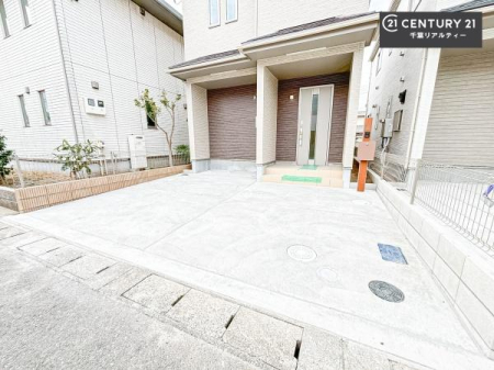 ���ԏ� ���ԃX�y�[�X��2�䕪����܂��I�Z�J���h�J�[�͂������A�o�C�N�⎩�]�ԂȂǂ��u���ꏊ�ɍ���܂���B