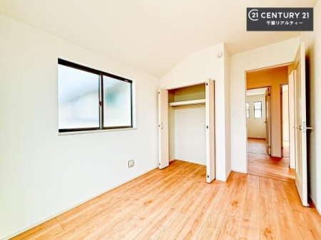 �q������ ���[�X�y�[�X�����Ă��܂��I�������X�b�L�����ڂ��鎖���ł��܂��ˁB
�Ƌ��I�΂Ȃ��V���v���ȃf�U�C���ׁ̈A�Ƌ��I�΂����C�ɓ���̋�ԍ�肪�ł������ł��ˁB