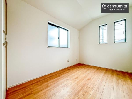 �m�� �V���v���Ƀf�U�C������Ă��邽�߁A�Ƌ��I�т܂���I
���C�ɓ���̉Ƌ��u���Ă��낰���Ԃ���邱�Ƃ��ł��܂��B