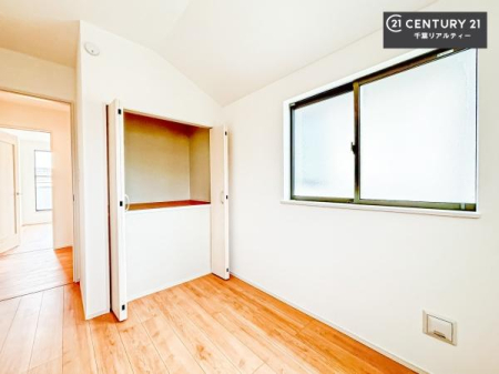 �q������ ���[�X�y�[�X�����Ă��܂��I�������X�b�L�����ڂ��鎖���ł��܂��ˁB
�Ƌ��I�΂Ȃ��V���v���ȃf�U�C���ׁ̈A�Ƌ��I�΂����C�ɓ���̋�ԍ�肪�ł������ł��ˁB