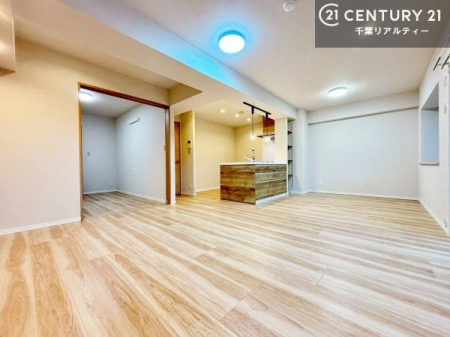 ���r���O �אڂ����m���̔����J����Ƃ������Ɉ�̊�������A�J���I�ȋ�Ԃ��L����܂��I