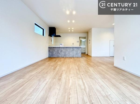 ���r���O �S�n�ǂ����r���O�͉Ƒ������R�ƏW�܂�܂��B�Ƒ��c�R�̎��Ԃ����������ł��B���Ƒ��ƁA����w�[���������Ԃ��߂��������ł��ˁB