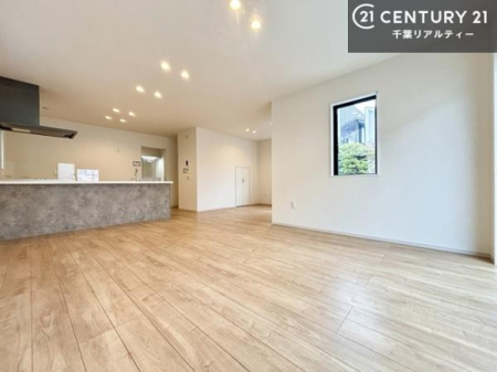 ���r���O �傫�ȑ����炽���Ղ�̗z���������閾�邢���r���O�B�J�����̂��郊�r���O�ŉƑ��c���̂��났�̎��Ԃ��߂����܂��I