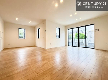 ���r���O �J�����̂���L�XLDK�I�\�t�@�[��_�C�j���O�e�[�u����u���Ă������ɂȂ�Ȃ��̂ŉ��K�ɉ߂����܂��I�R�~���j�P�[�V���������₷�����r���O�ł��B