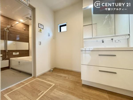 ���ʑ�E���ʏ� �O�ʋ��d�l�̐��ʏ��́A�g�����Ȃ݂����₷������I���͎��[�ɂȂ��Ă��܂��B�h���C���[�₨���ϓ����Еt������̂Ő��ʑ������X�b�L���ƌ����邱�Ƃ��o���܂��I