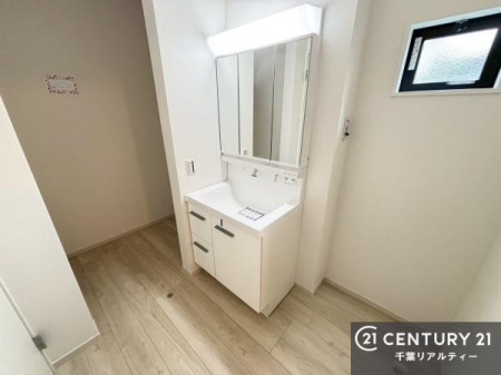 ���[ ���ʏ��̉��ɂ́A���l���ɕt���I���b�N�����Ă����΃^�I������p�i�̎��[���ł��Ď��o�����֗��I