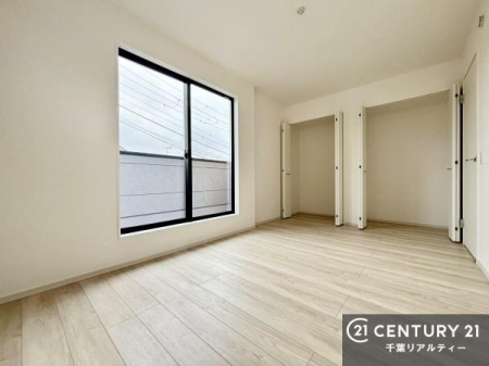 �Q�� �o���R�j�[�ɖʂ������邢�Q���B�S�n�悢�z���ƕ�����������J���I�ȋ�ԂŁA�������������Ƃ��߂������������܂��B